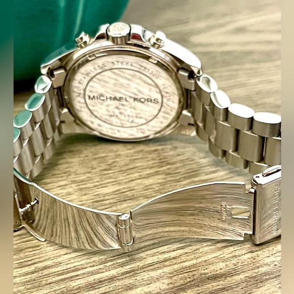 Michael Kors Bradshaw Chronograph Ladies Watch - Picture 3 of 7